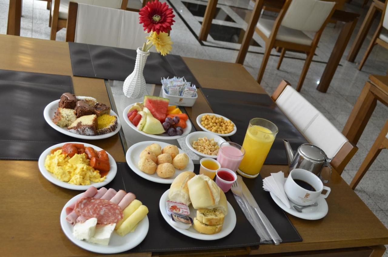 Constantino Hotel E Eventos Juiz de Fora Bagian luar foto A typical continental breakfast