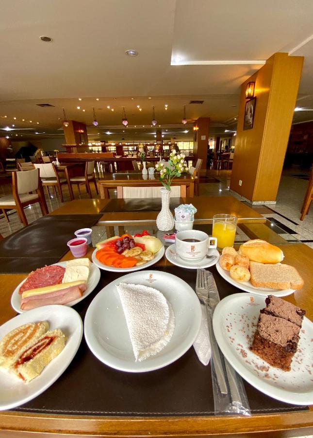 Constantino Hotel E Eventos Juiz de Fora Bagian luar foto A typical Brazilian breakfast