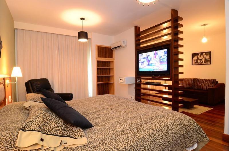 Constantino Hotel E Eventos Juiz de Fora Bagian luar foto A bedroom with a television