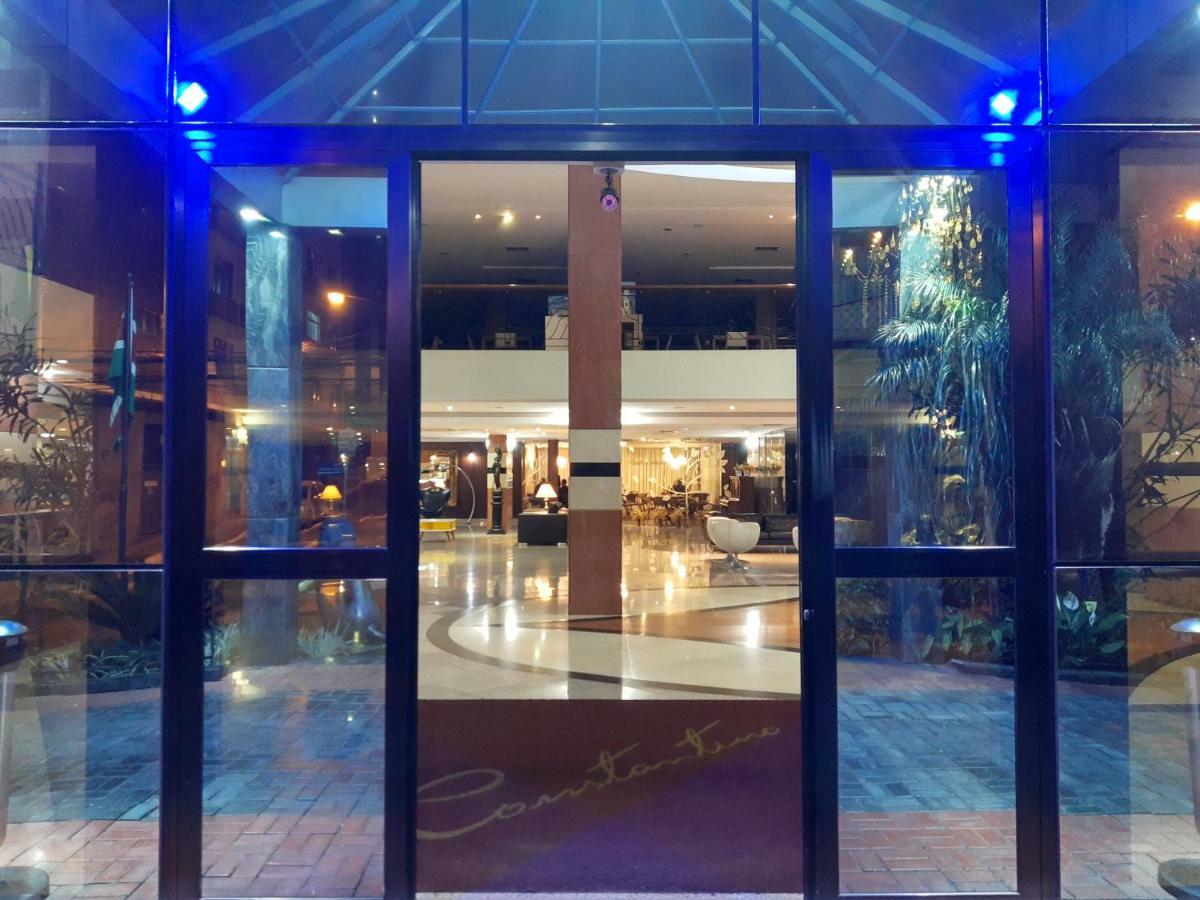 Constantino Hotel E Eventos Juiz de Fora Bagian luar foto Entrance to the lobby